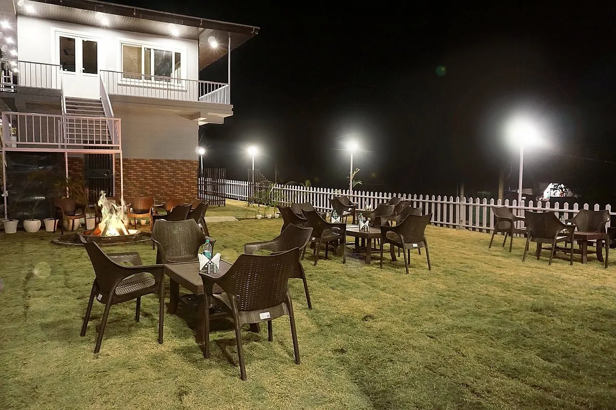 SL Manor Resort by Lawrence Hotels Restaurant