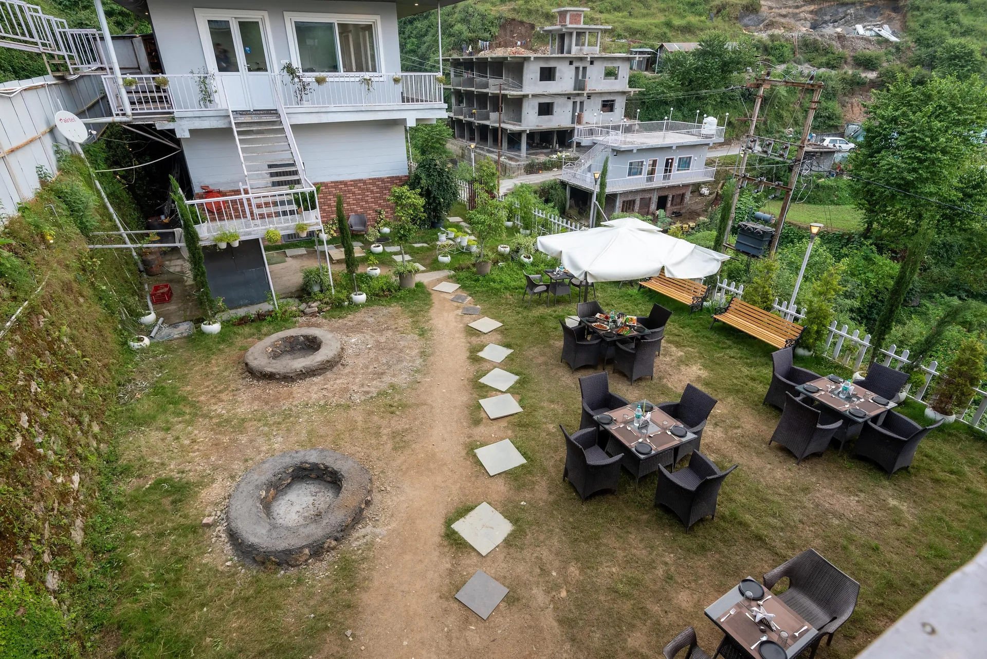 SL Manor Resort by Lawrence Hotels Restaurant