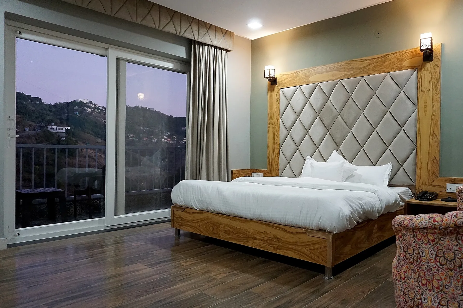 SL Manor Resort by Lawrence Hotels Room