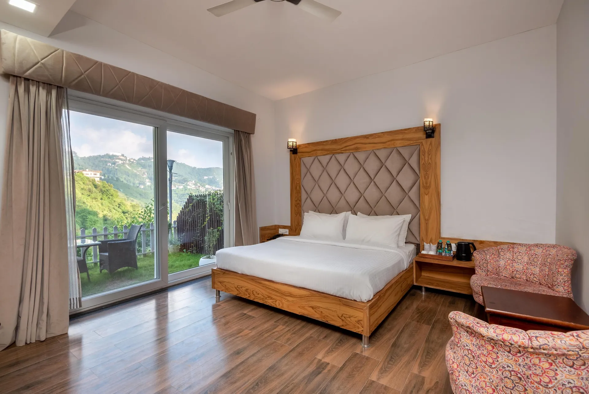 SL Manor Resort by Lawrence Hotels Room