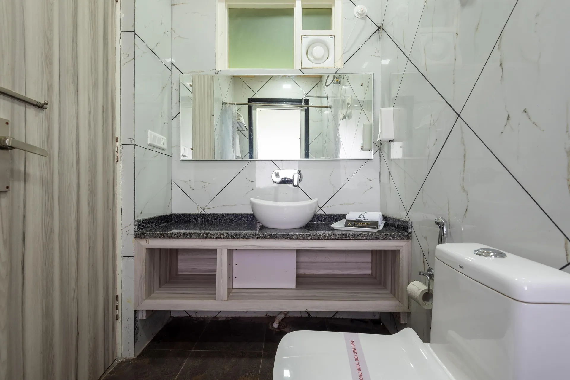 SL Manor Resort by Lawrence Hotels Room