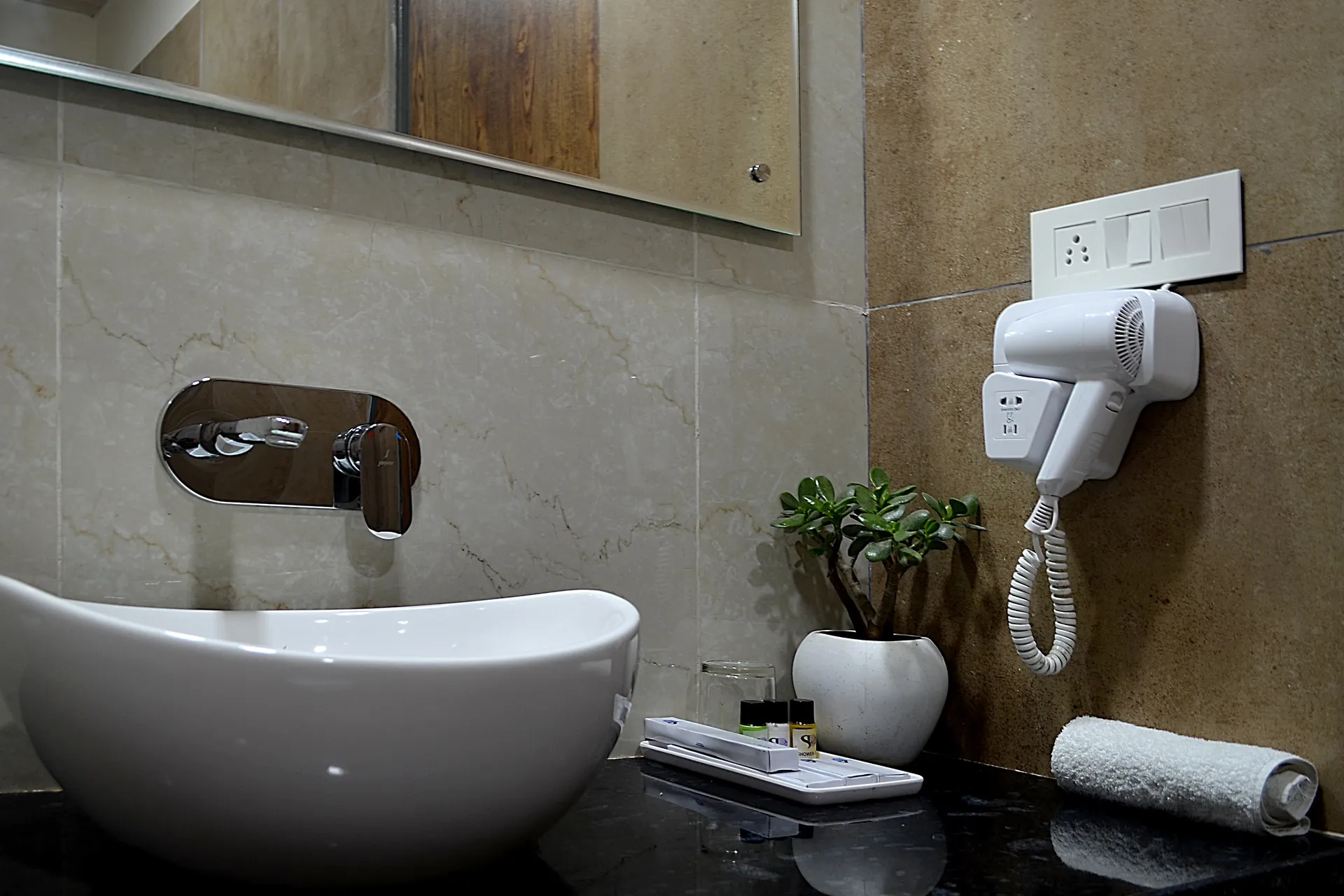 SL Manor Resort by Lawrence Hotels Room