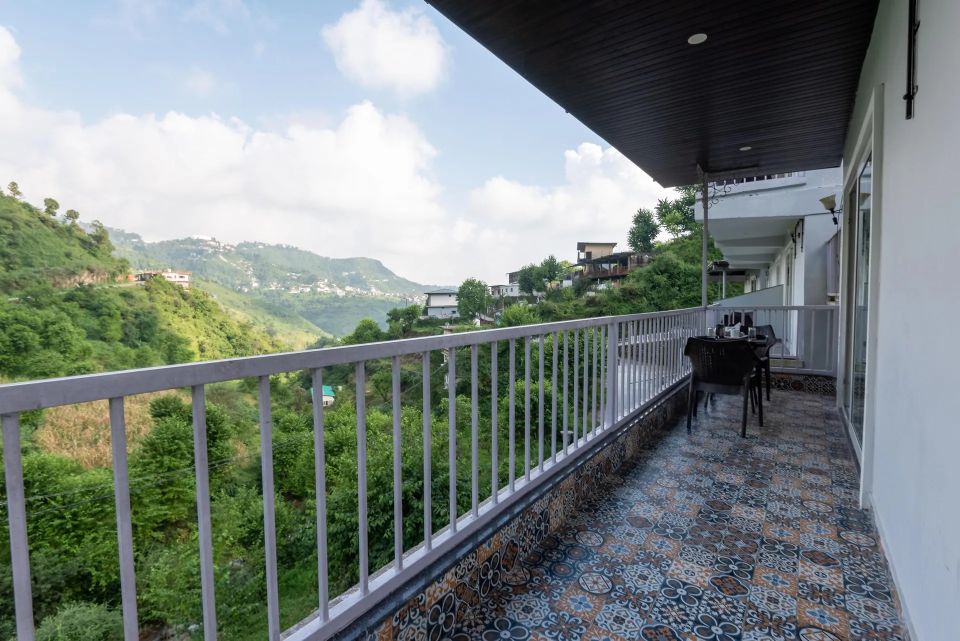SL Manor Resort by Lawrence Hotels Room