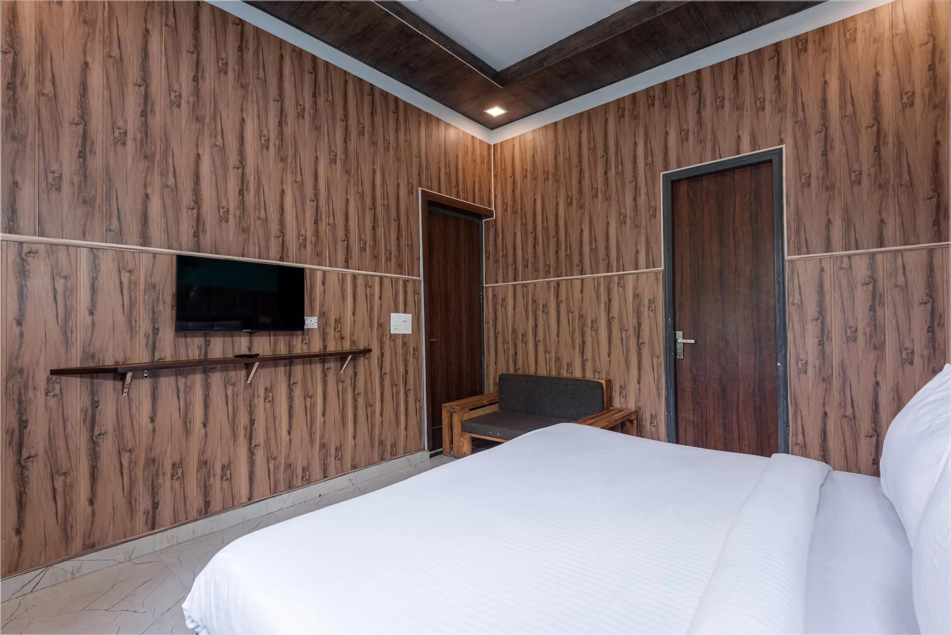 SL Manor Resort by Lawrence Hotels Room