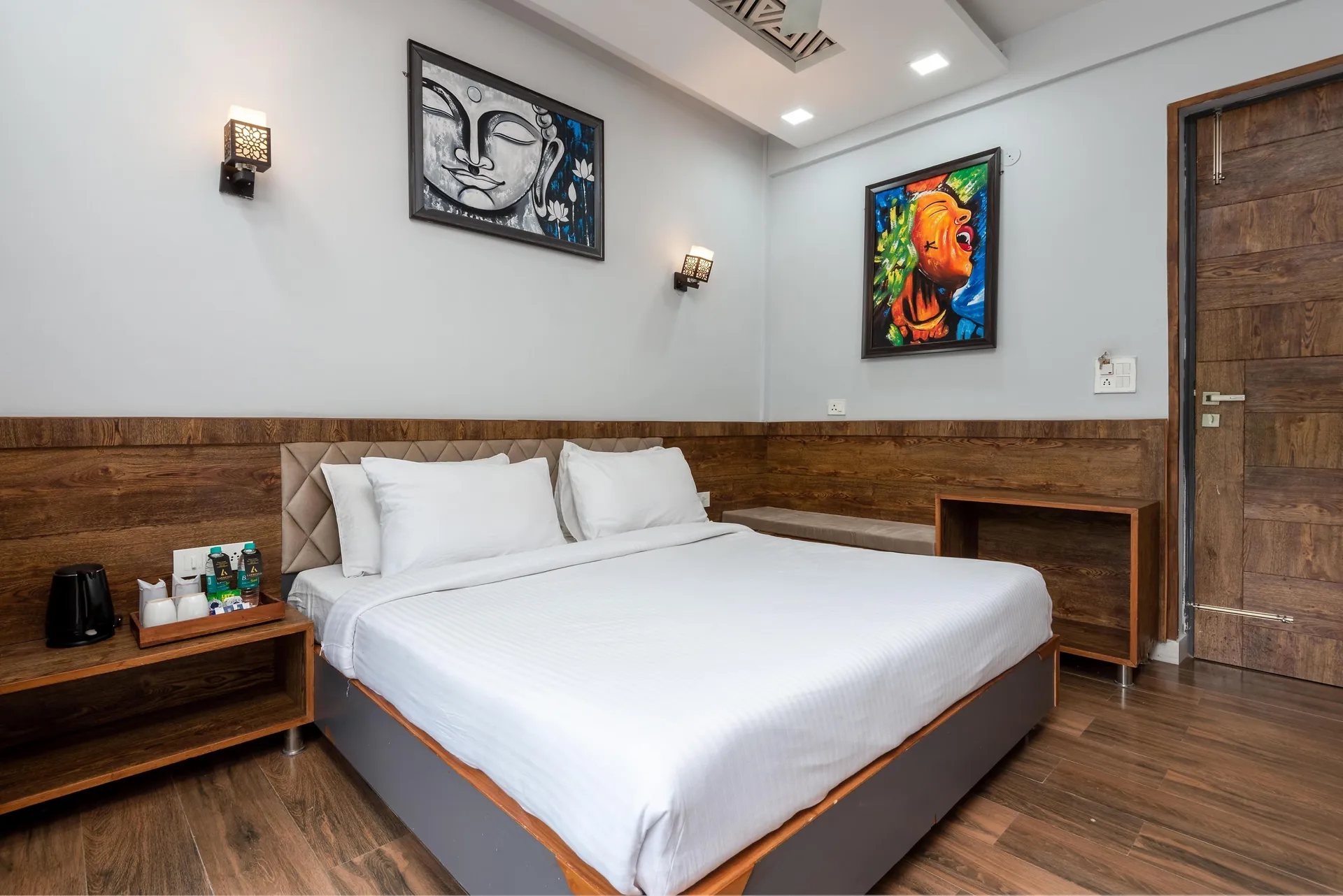 SL Manor Resort by Lawrence Hotels Room