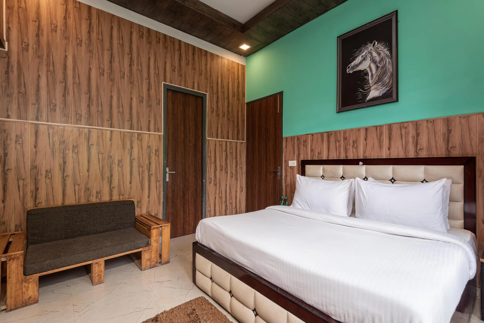 SL Manor Resort by Lawrence Hotels Room