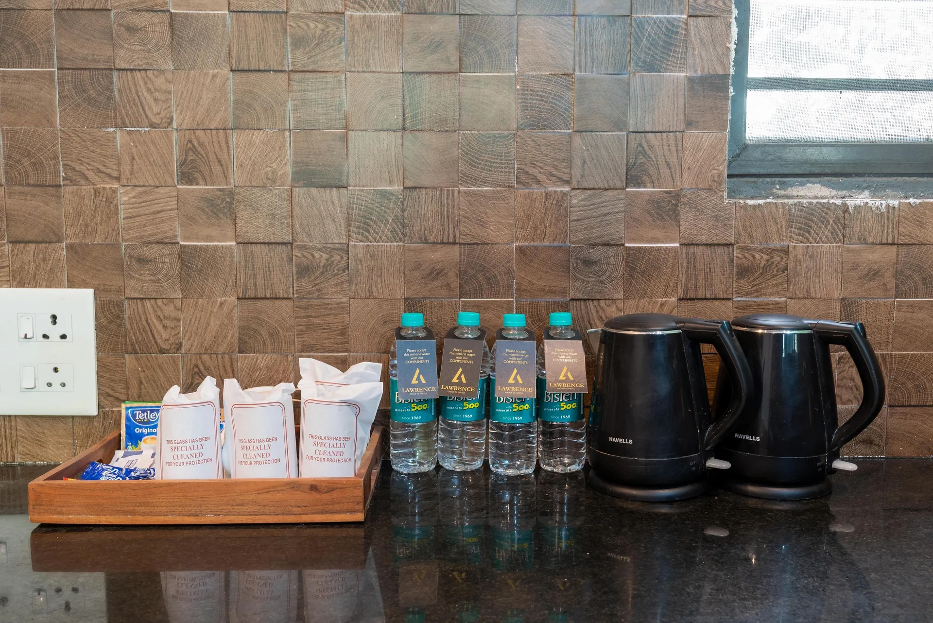 SL Manor Resort by Lawrence Hotels Room