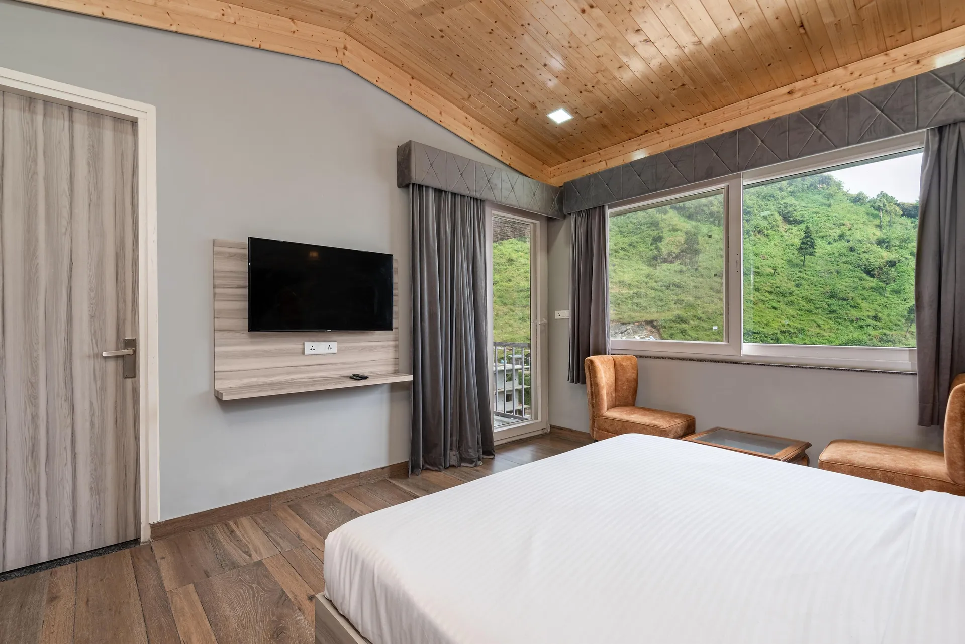 SL Manor Resort by Lawrence Hotels Room