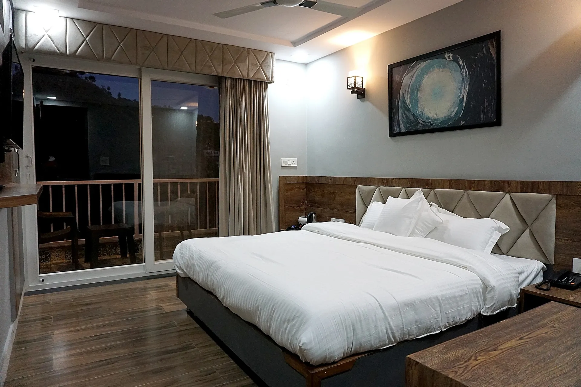 SL Manor Resort by Lawrence Hotels Room