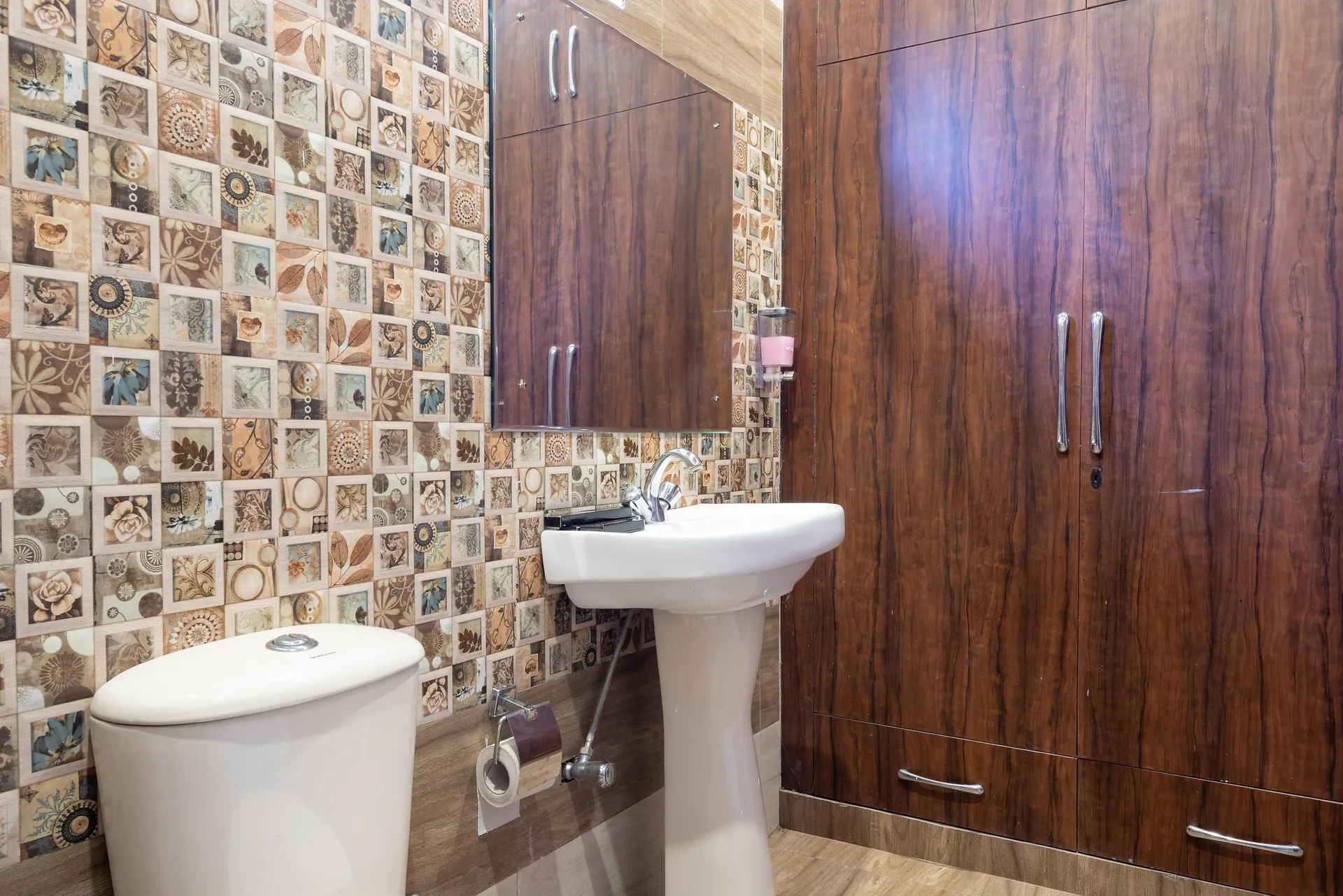 SL Manor Resort by Lawrence Hotels Room