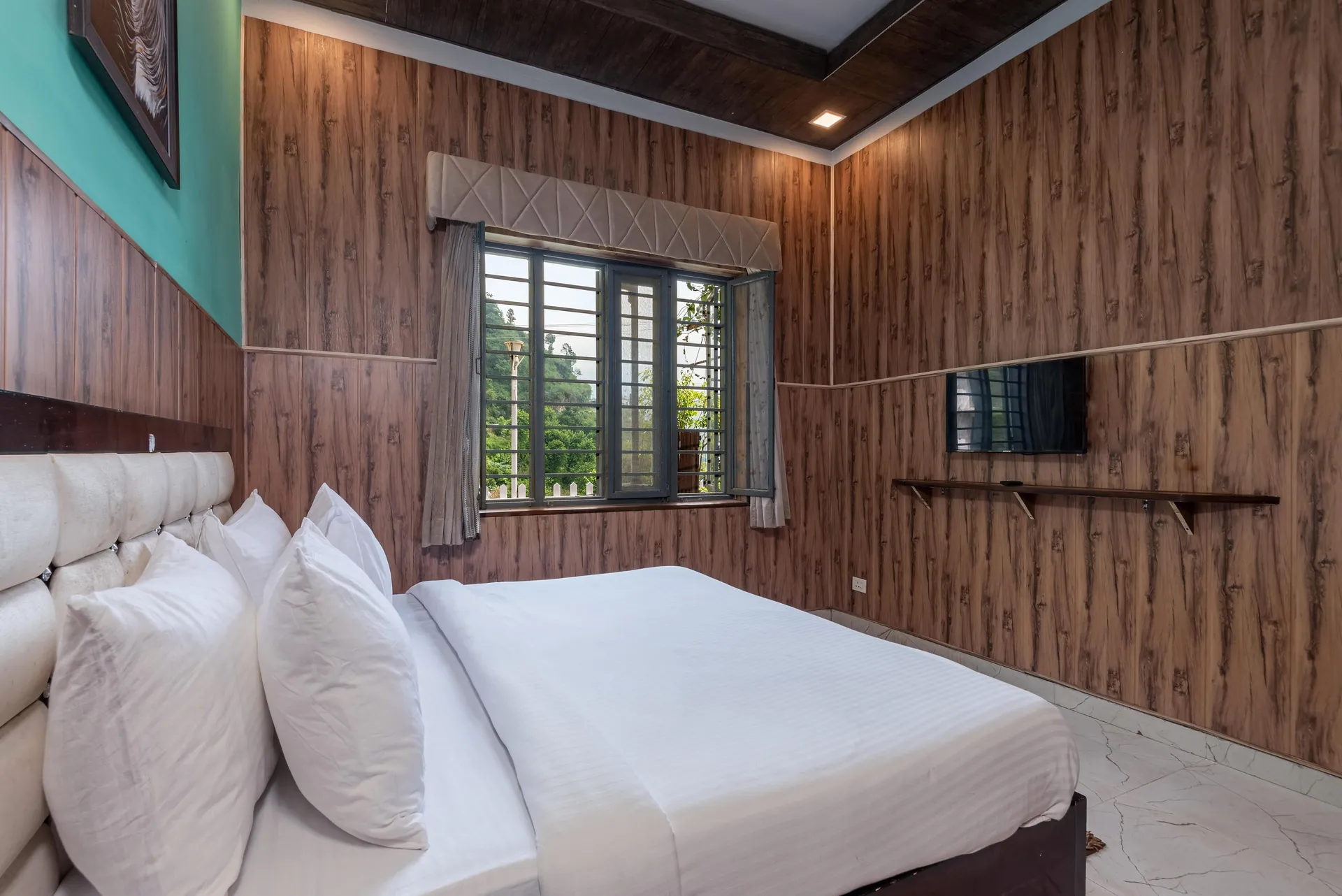 SL Manor Resort by Lawrence Hotels Room