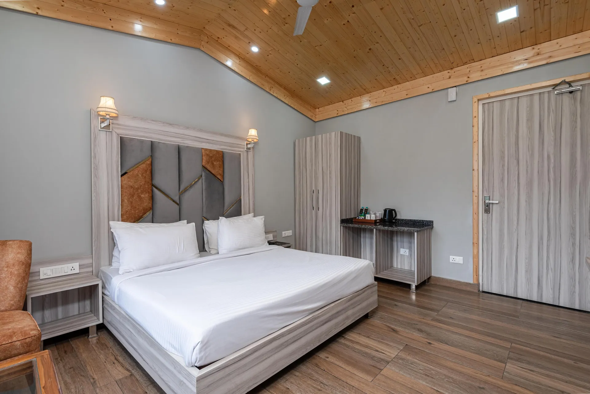 SL Manor Resort by Lawrence Hotels Room