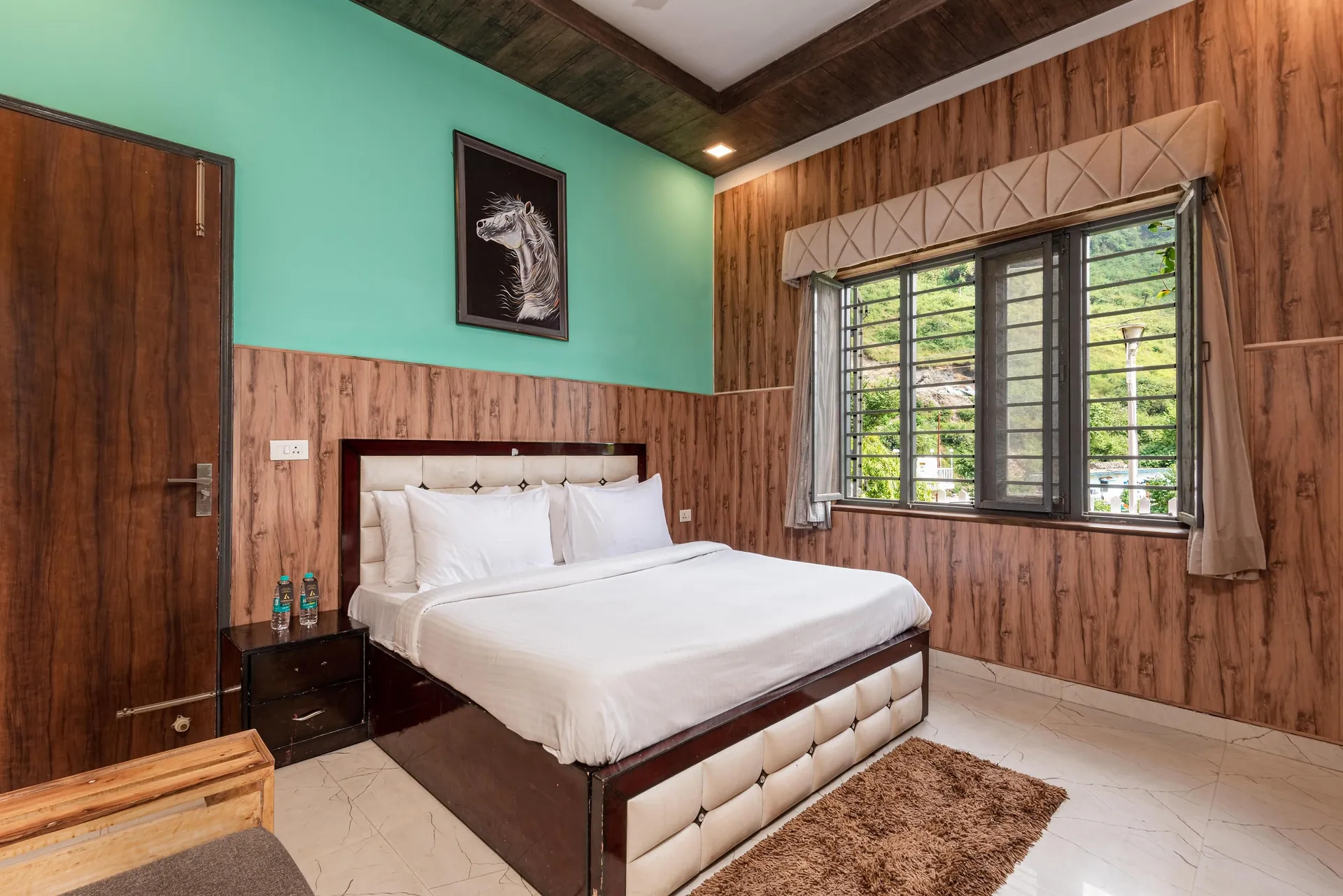 SL Manor Resort by Lawrence Hotels Room
