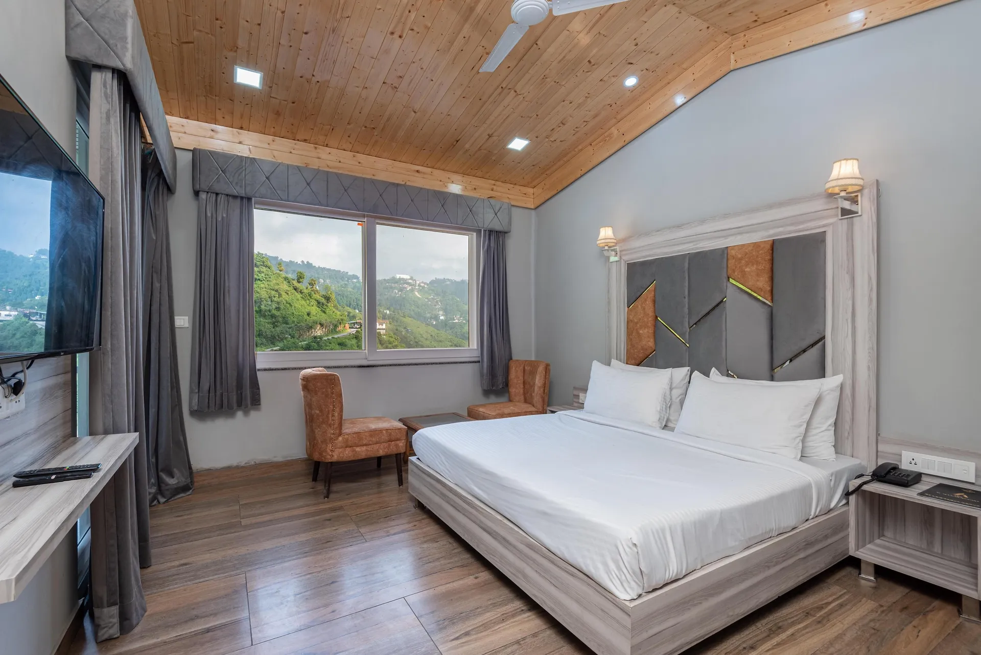 SL Manor Resort by Lawrence Hotels Room