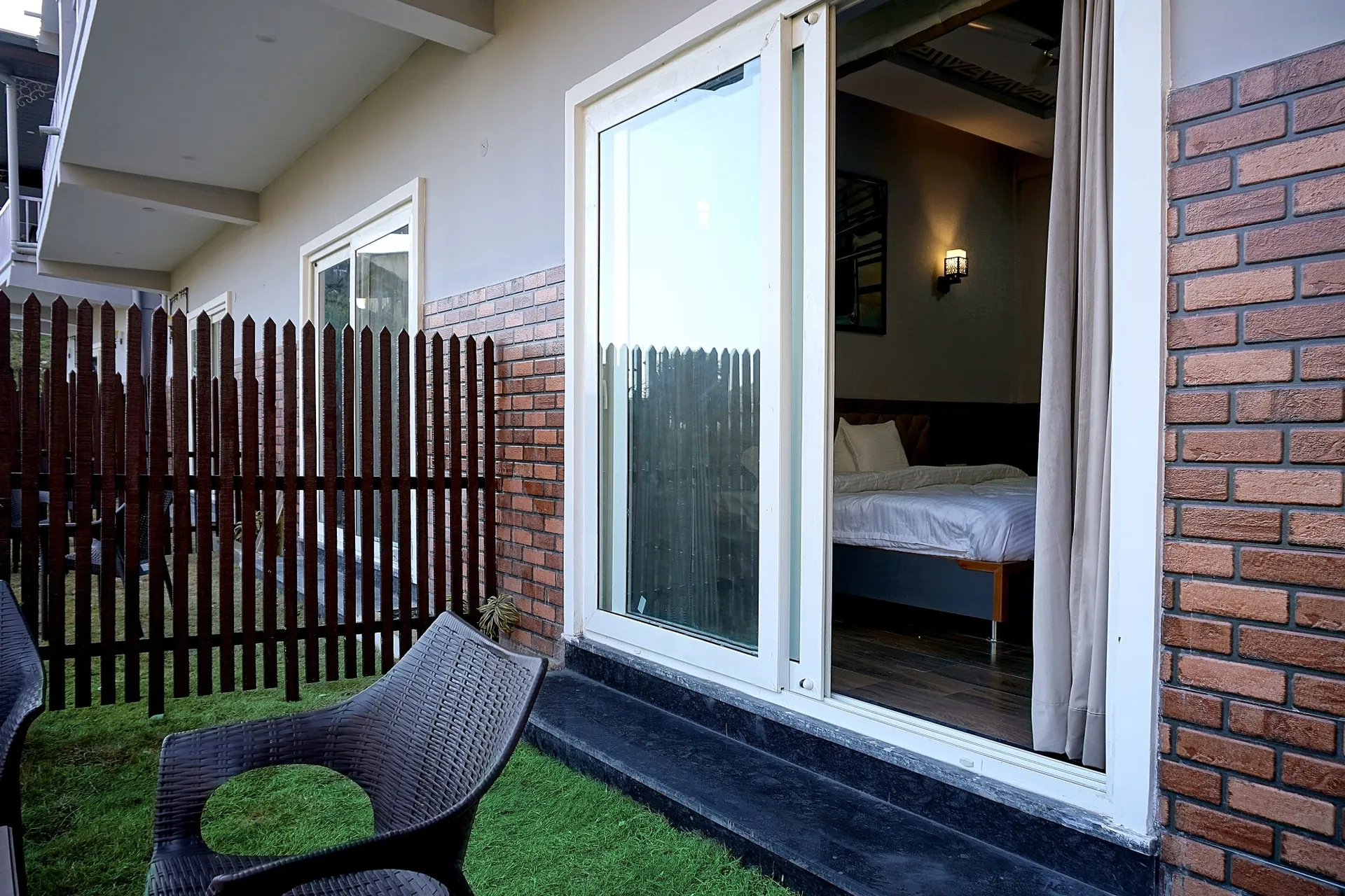 SL Manor Resort by Lawrence Hotels Room