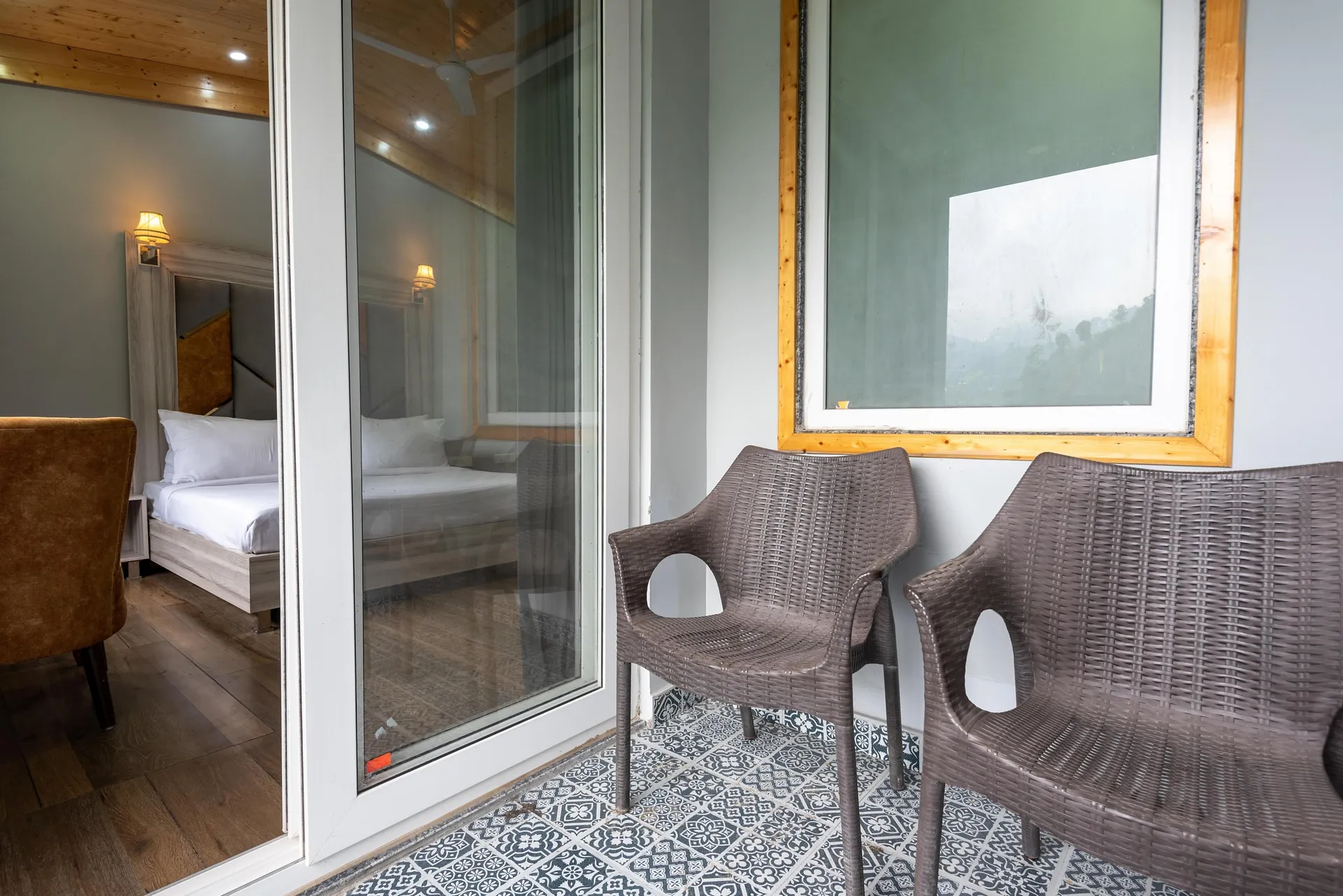 SL Manor Resort by Lawrence Hotels Room