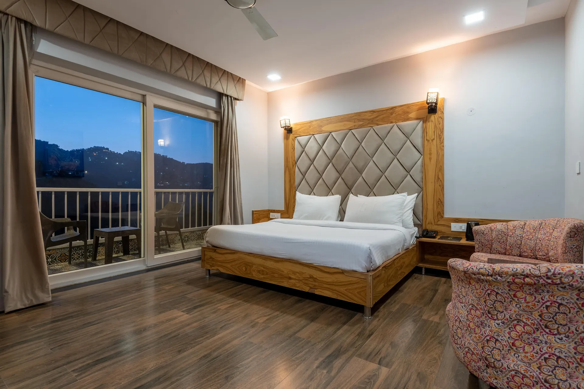 SL Manor Resort by Lawrence Hotels Room