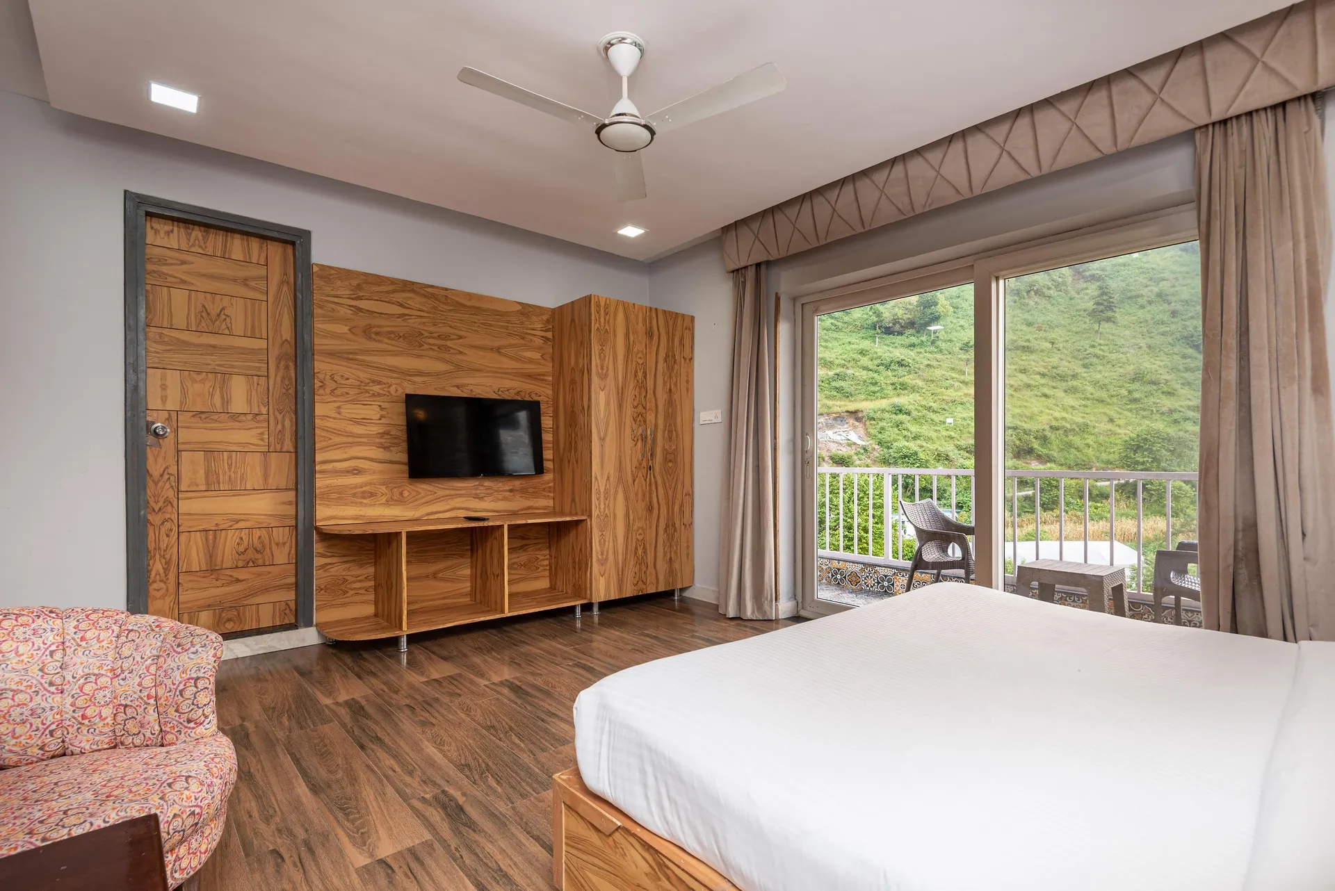 SL Manor Resort by Lawrence Hotels Room