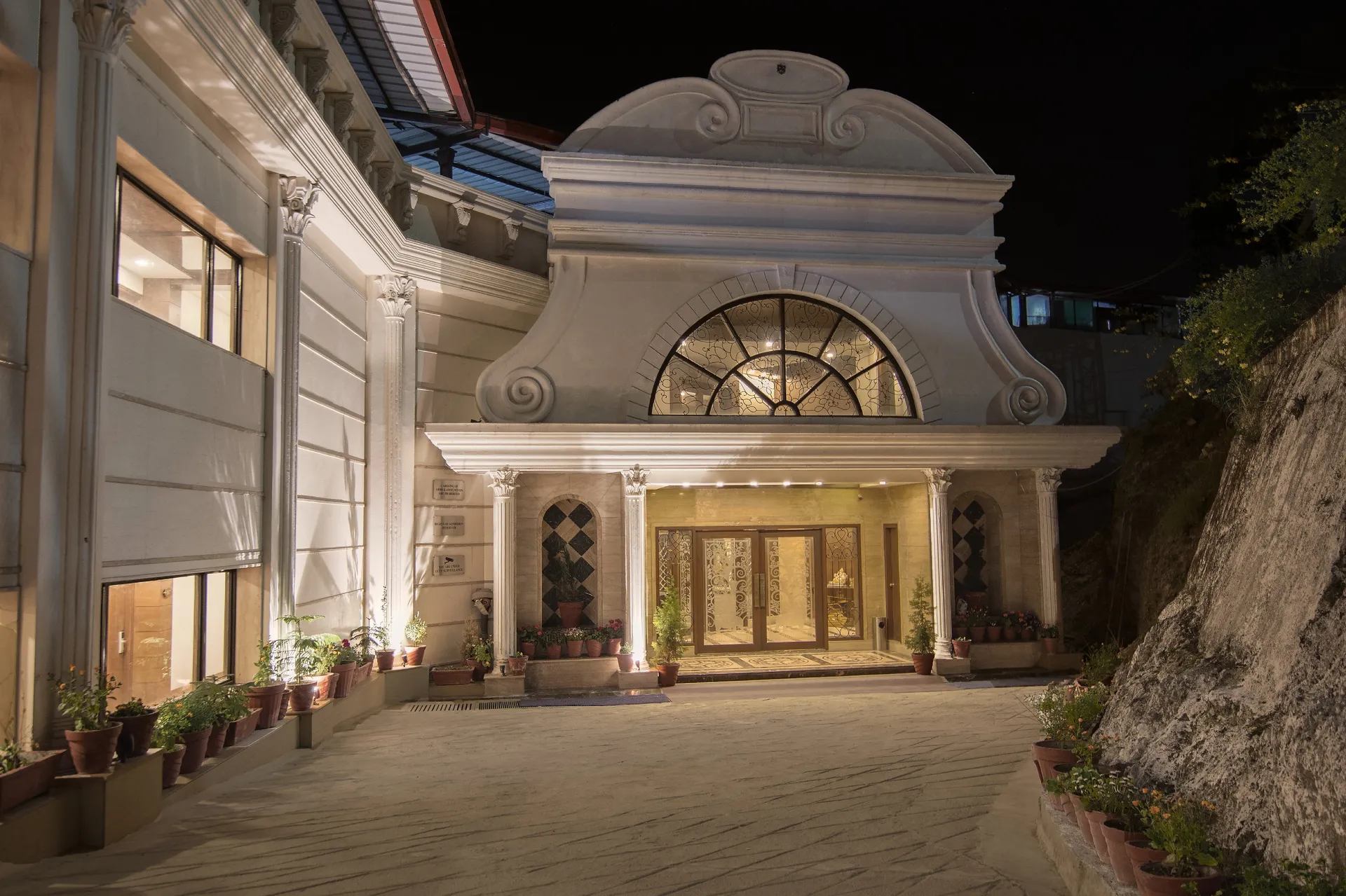The Solitaire Resort by Lawrence Hotels Entrance