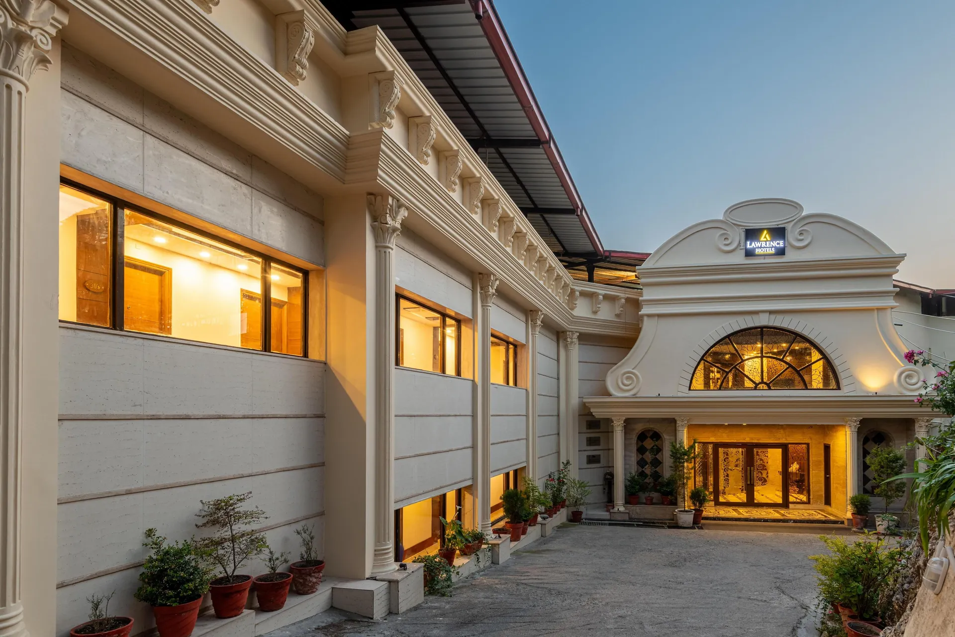 The Solitaire Resort by Lawrence Hotels Entrance