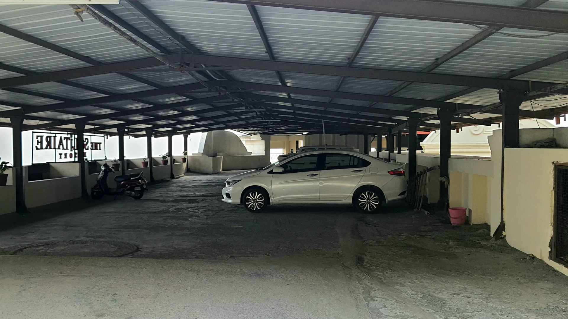 The Solitaire Resort by Lawrence Hotels Parking