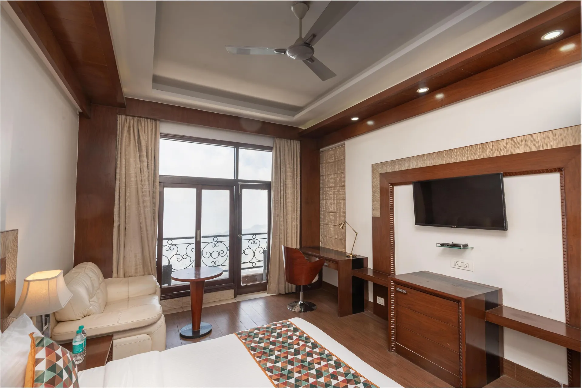 The Solitaire Resort by Lawrence Hotels Room