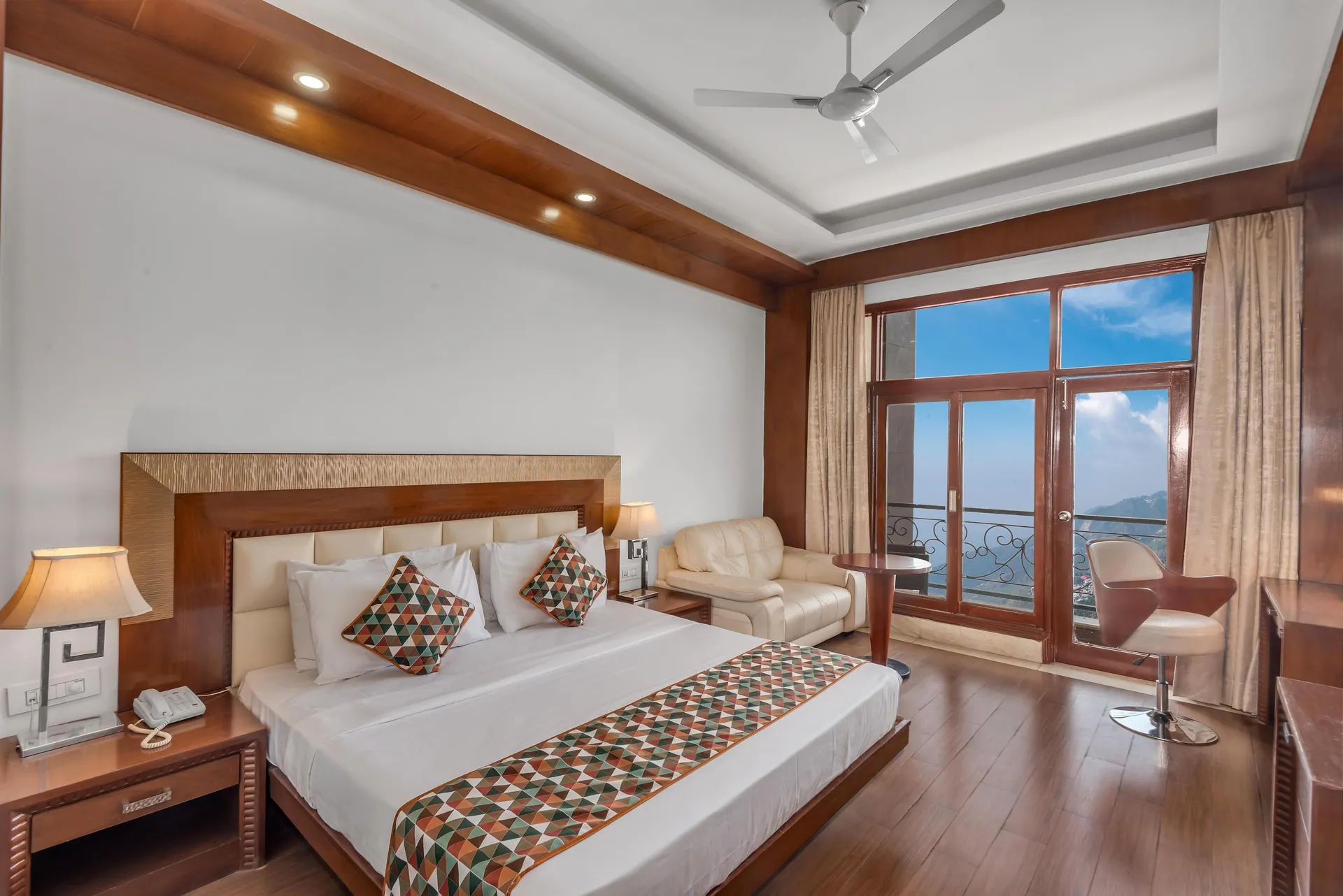 The Solitaire Resort by Lawrence Hotels Room
