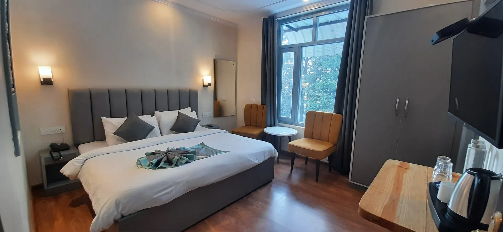 Aamod Feather Touch Room