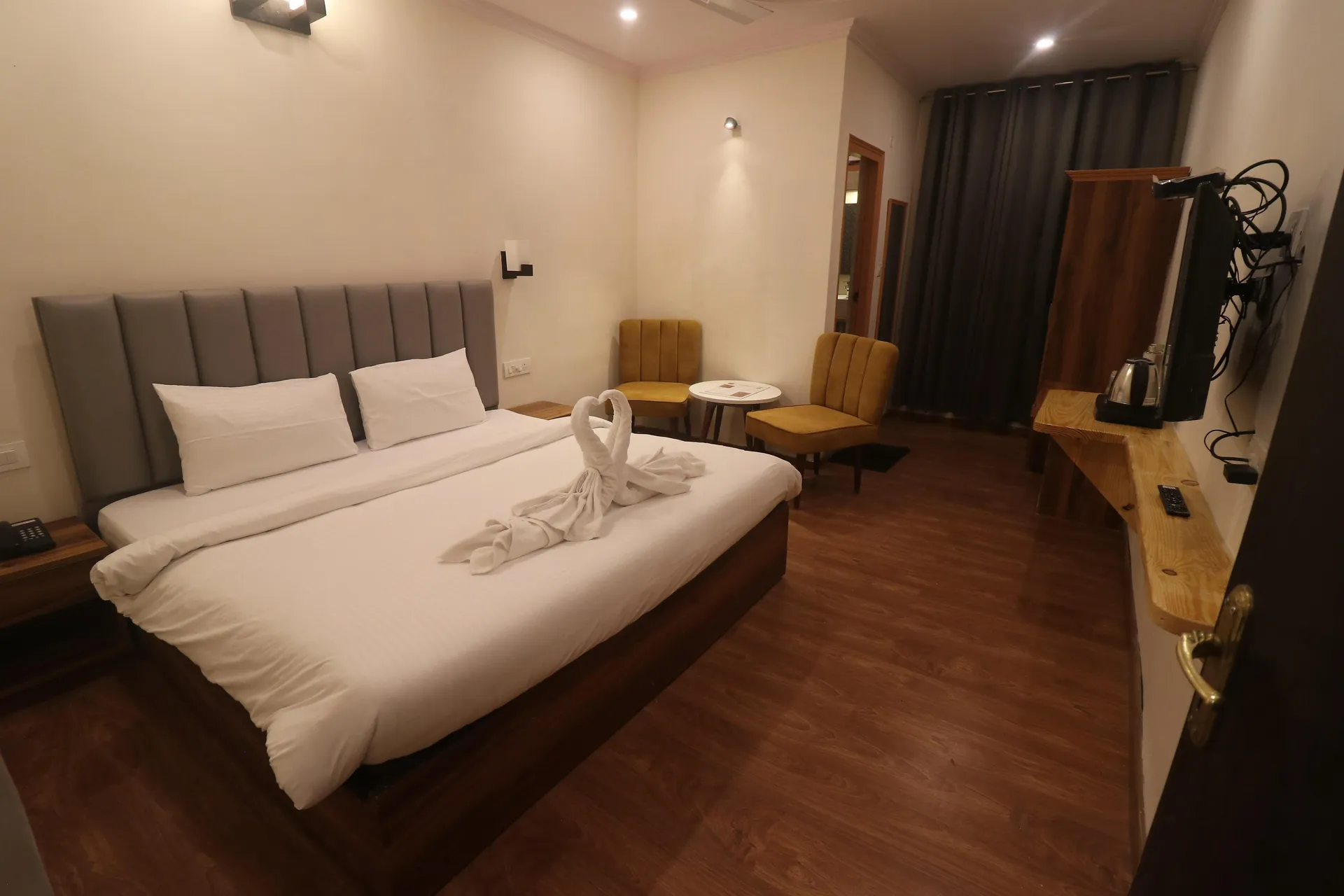 Aamod Feather Touch Room