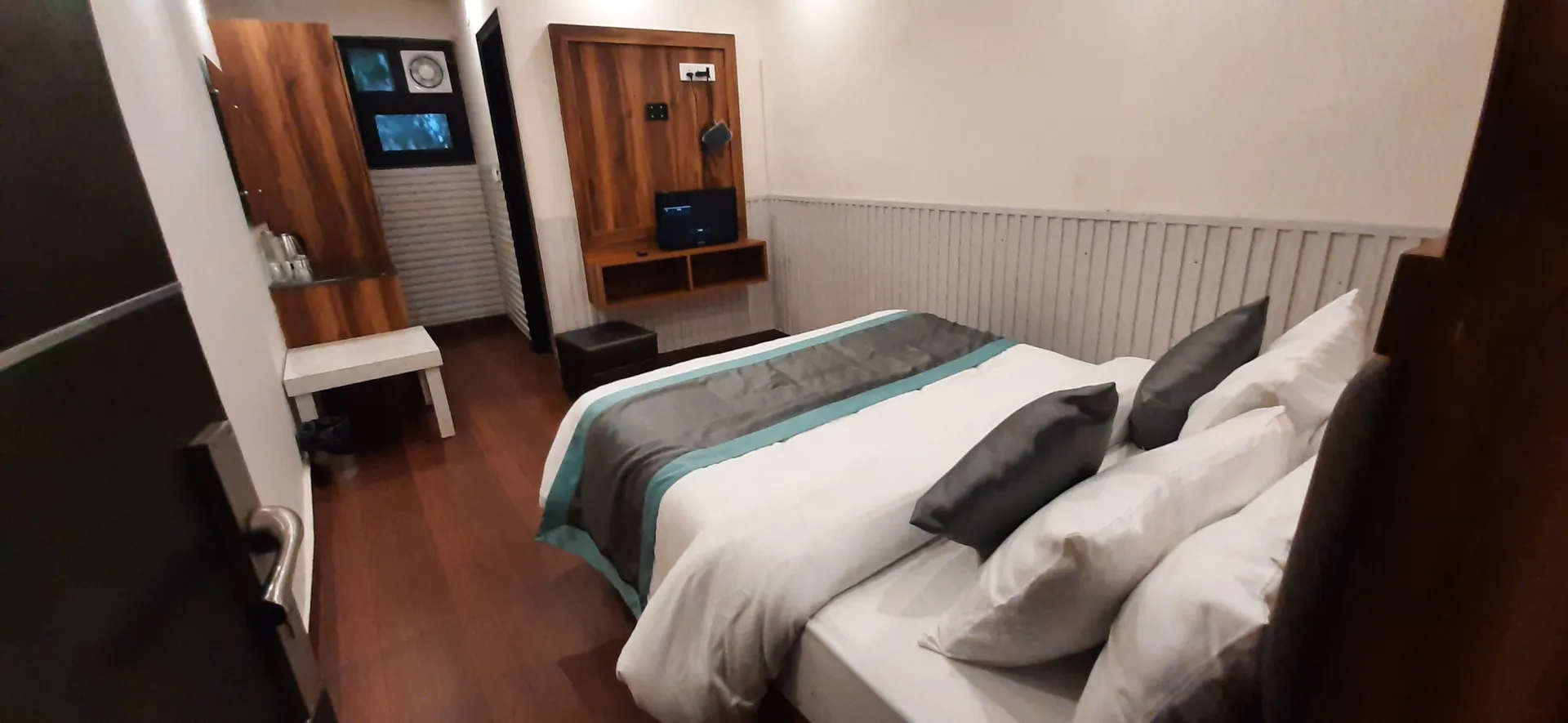 Aamod Feather Touch Room