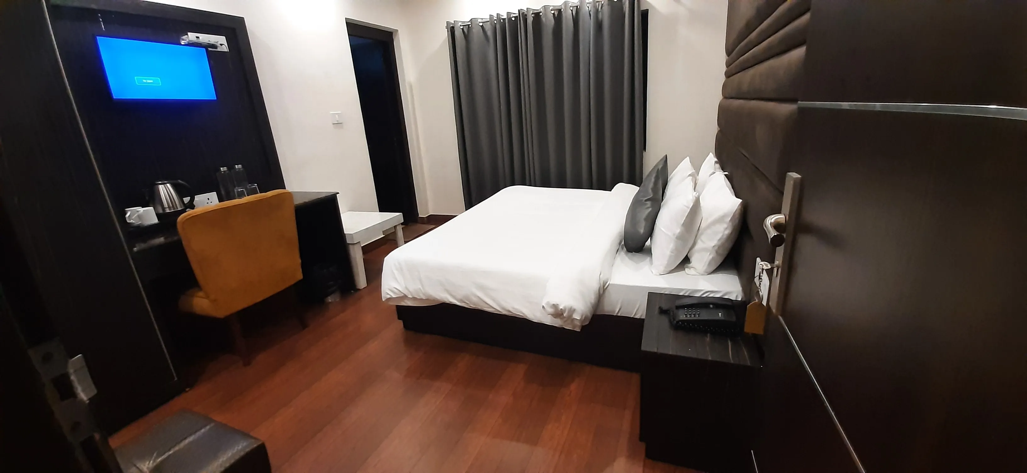 Aamod Feather Touch Room