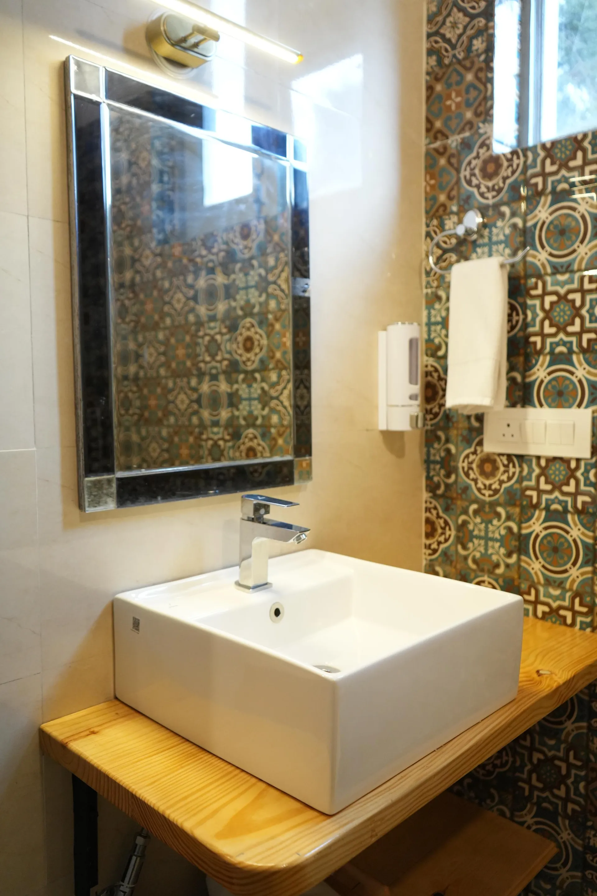 Aamod Feather Touch Room
