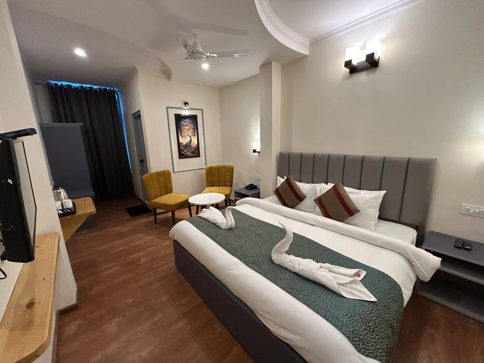 Aamod Feather Touch Room
