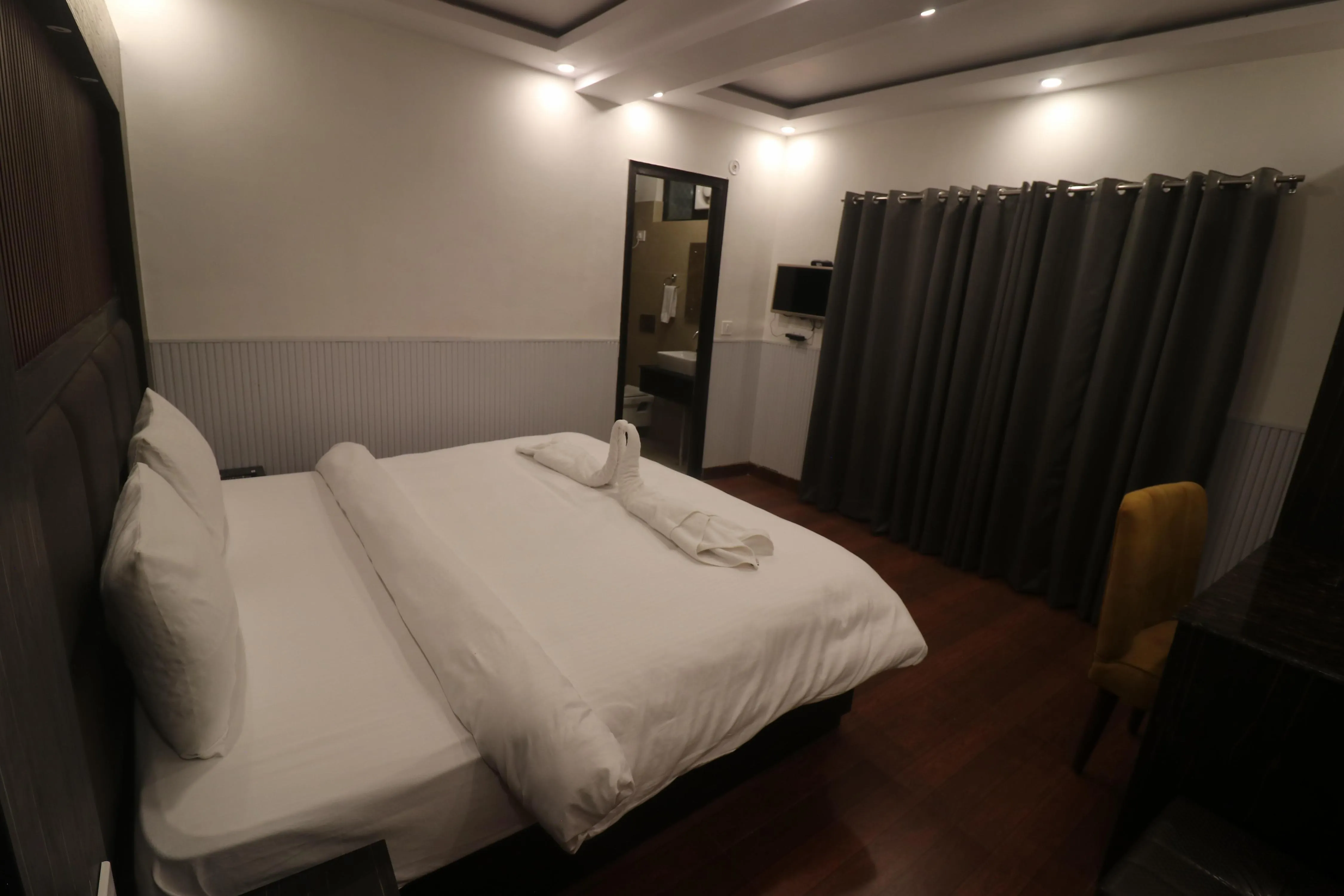 Aamod Feather Touch Room