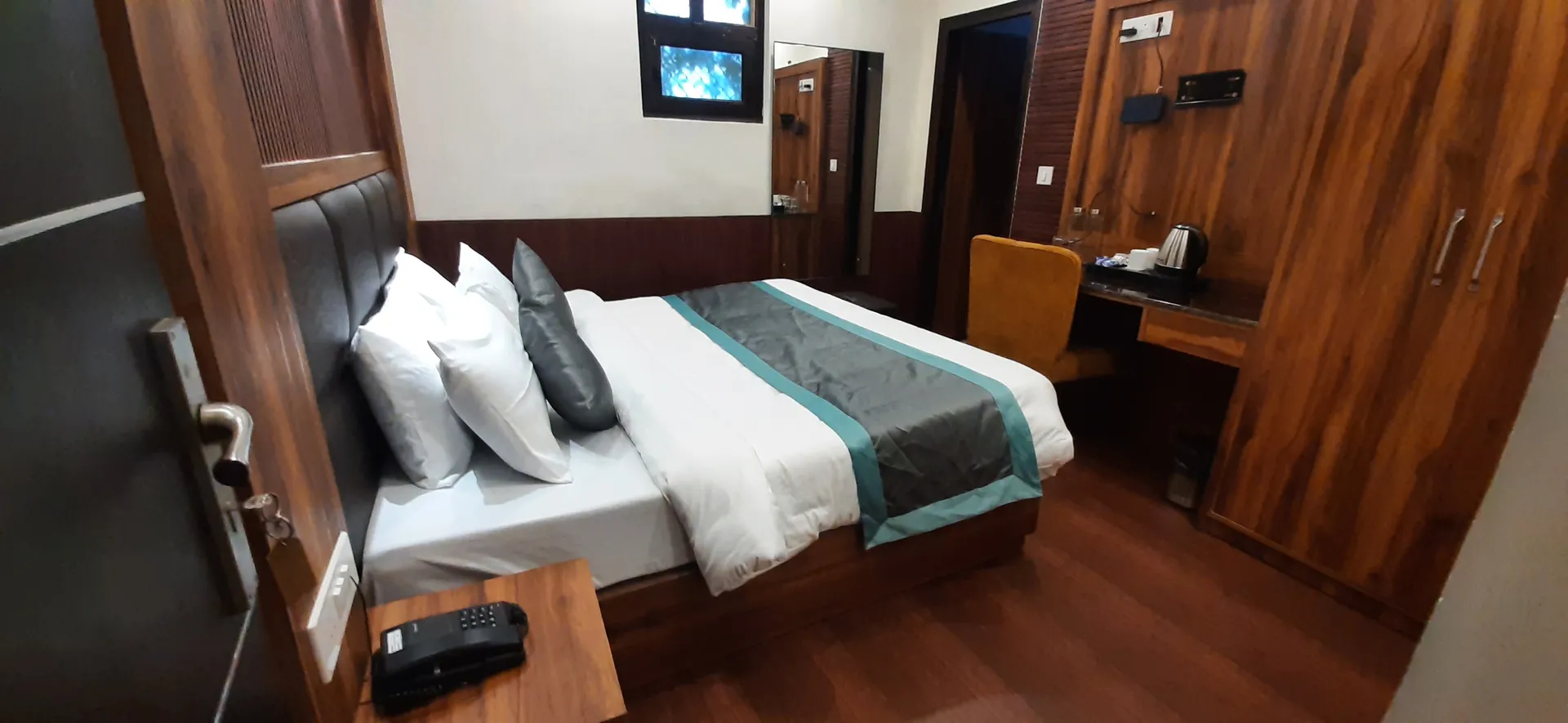 Aamod Feather Touch Room