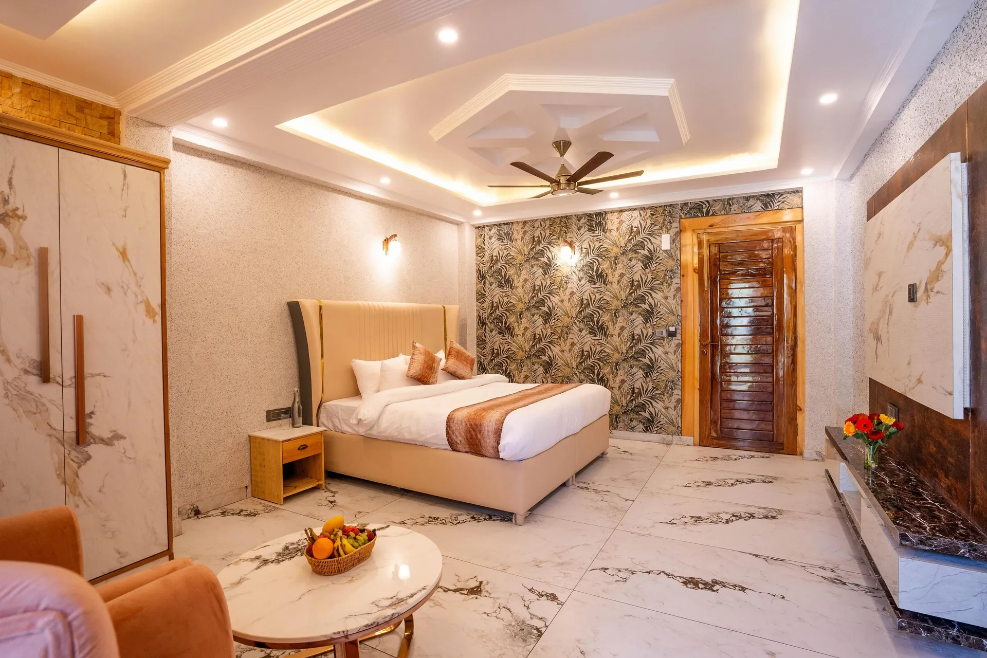 Golden Oak by The Lake Hill Room