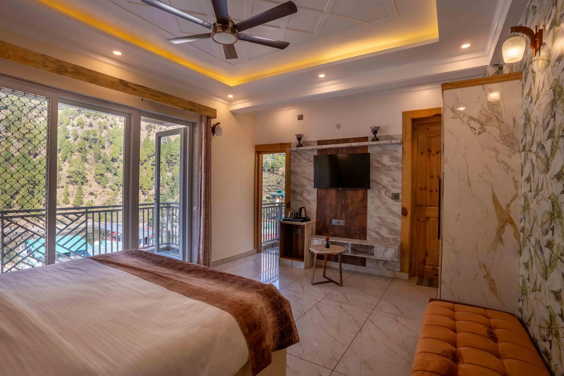 Golden Oak by The Lake Hill Room