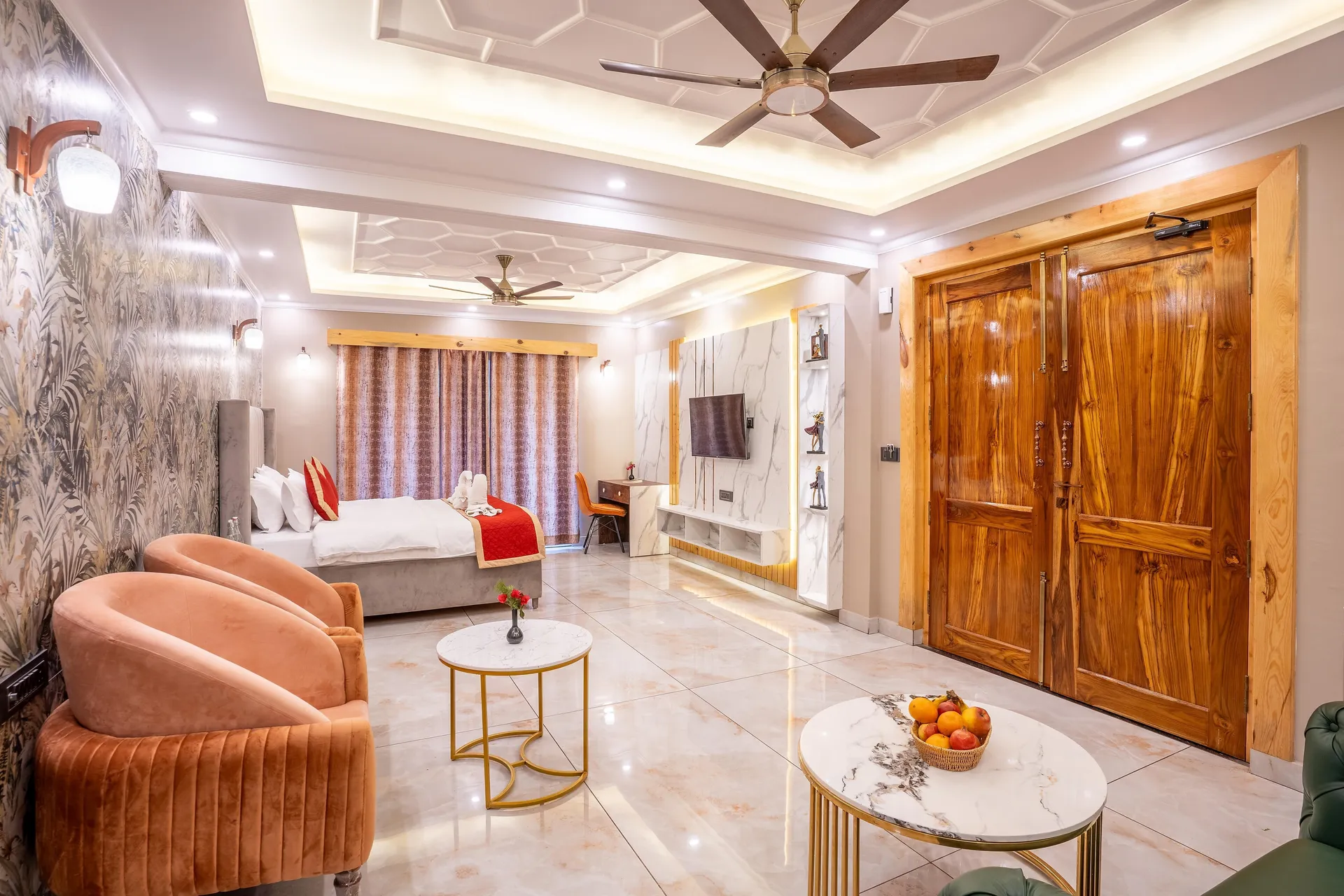 Golden Oak by The Lake Hill Room