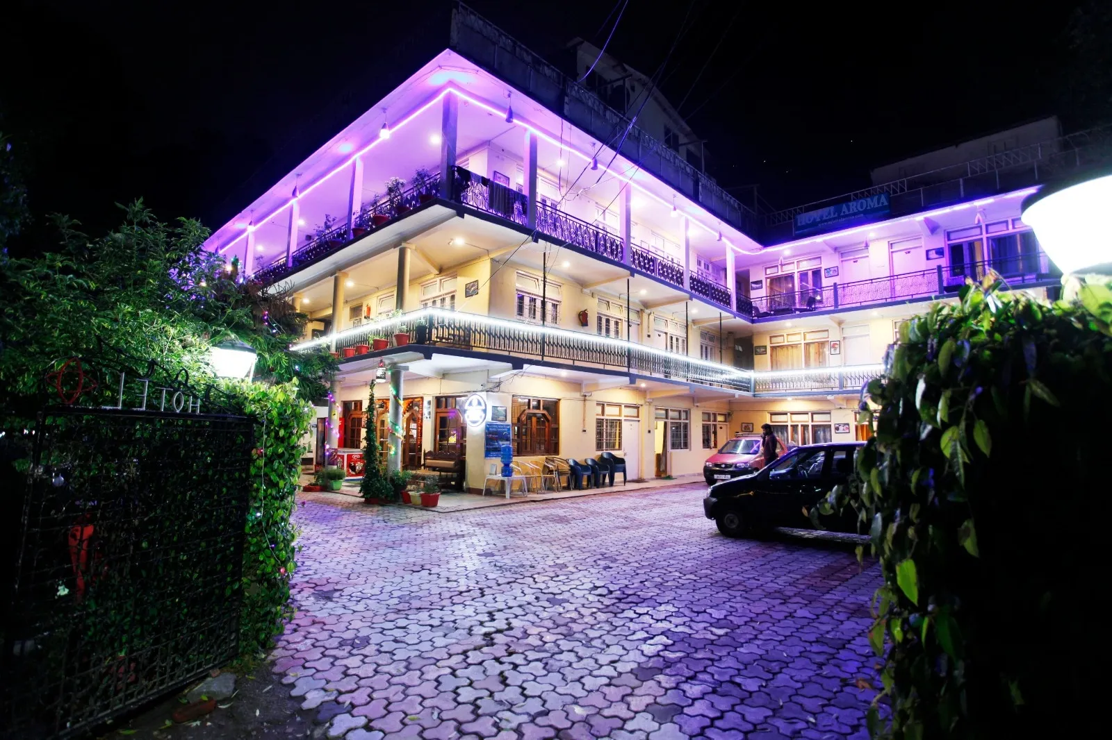 Hotel Aroma Nainital ( In house parking) Facade