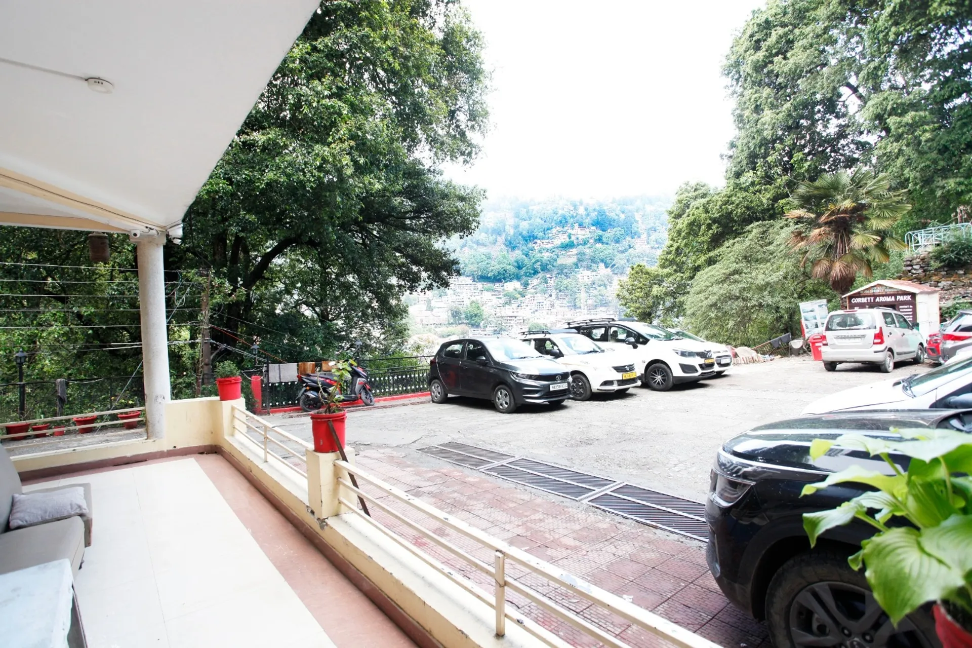 Hotel Aroma Nainital ( In house parking) Parking