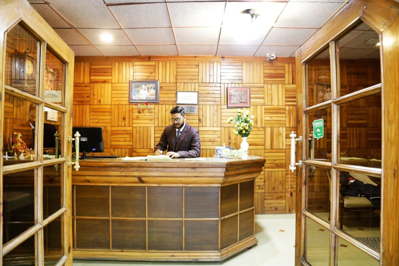 Hotel Aroma Nainital ( In house parking) Reception
