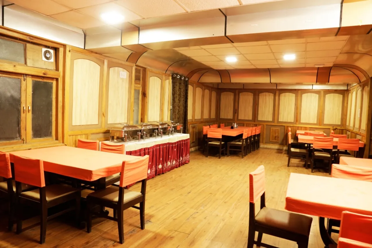 Hotel Aroma Nainital ( In house parking) Restaurant