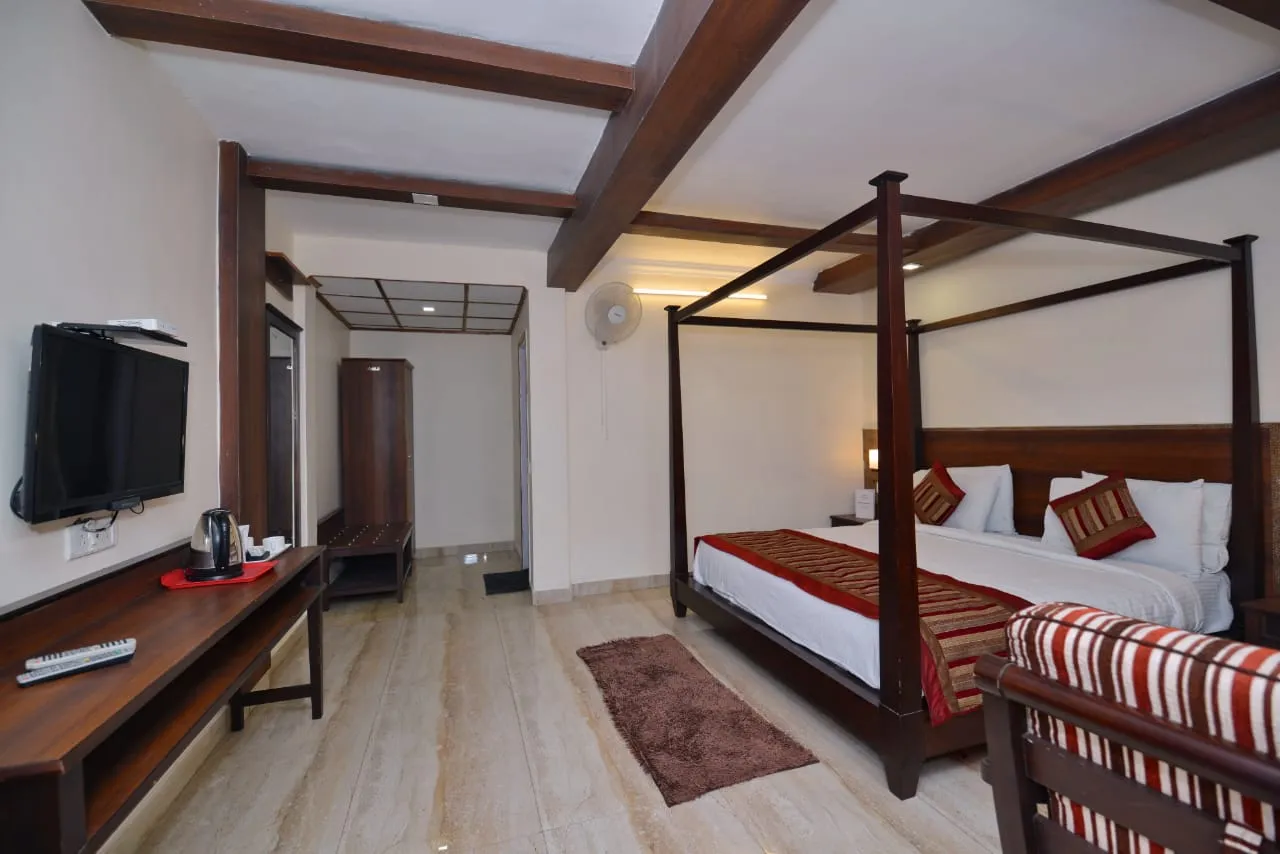 Hotel Aroma Nainital ( In house parking) Room