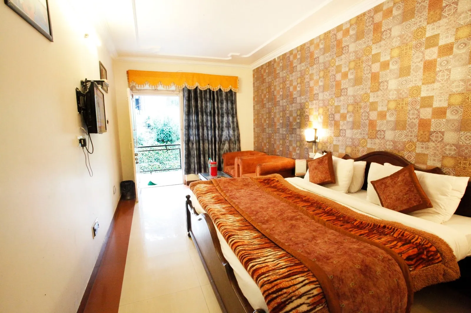 Hotel Aroma Nainital ( In house parking) Room