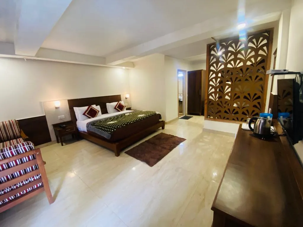 Hotel Aroma Nainital ( In house parking) Room