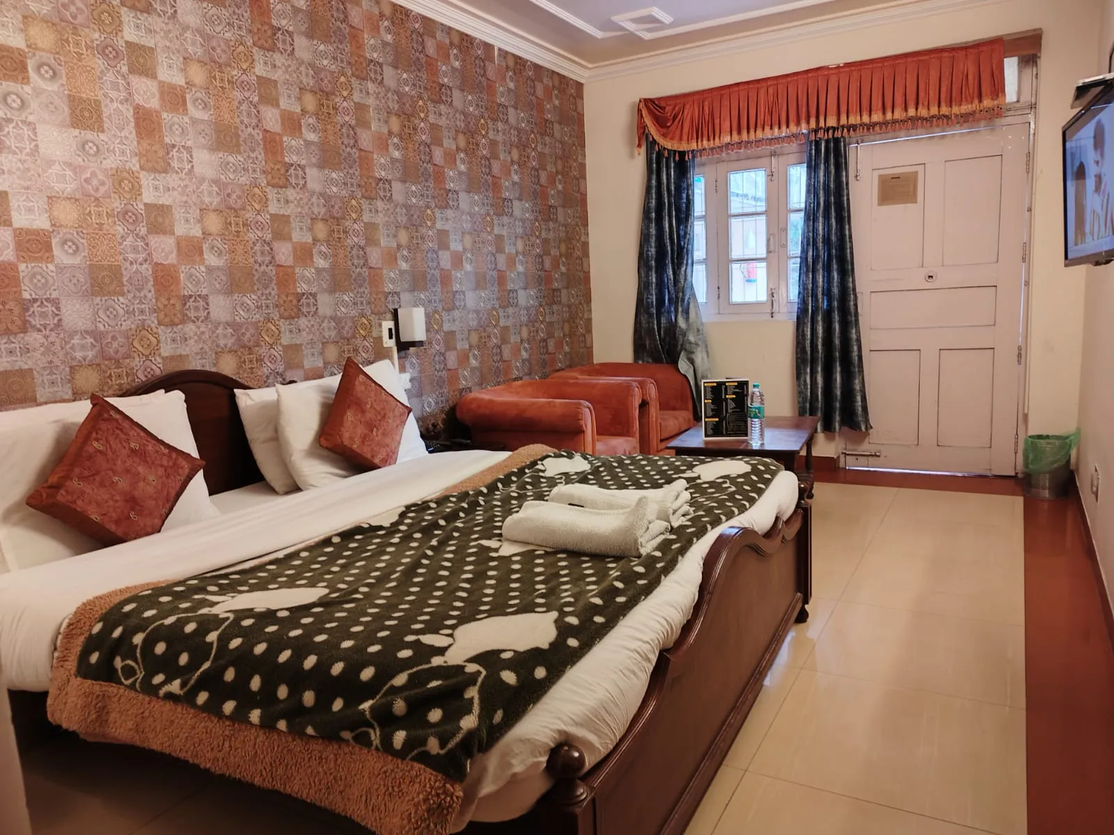 Hotel Aroma Nainital ( In house parking) Room