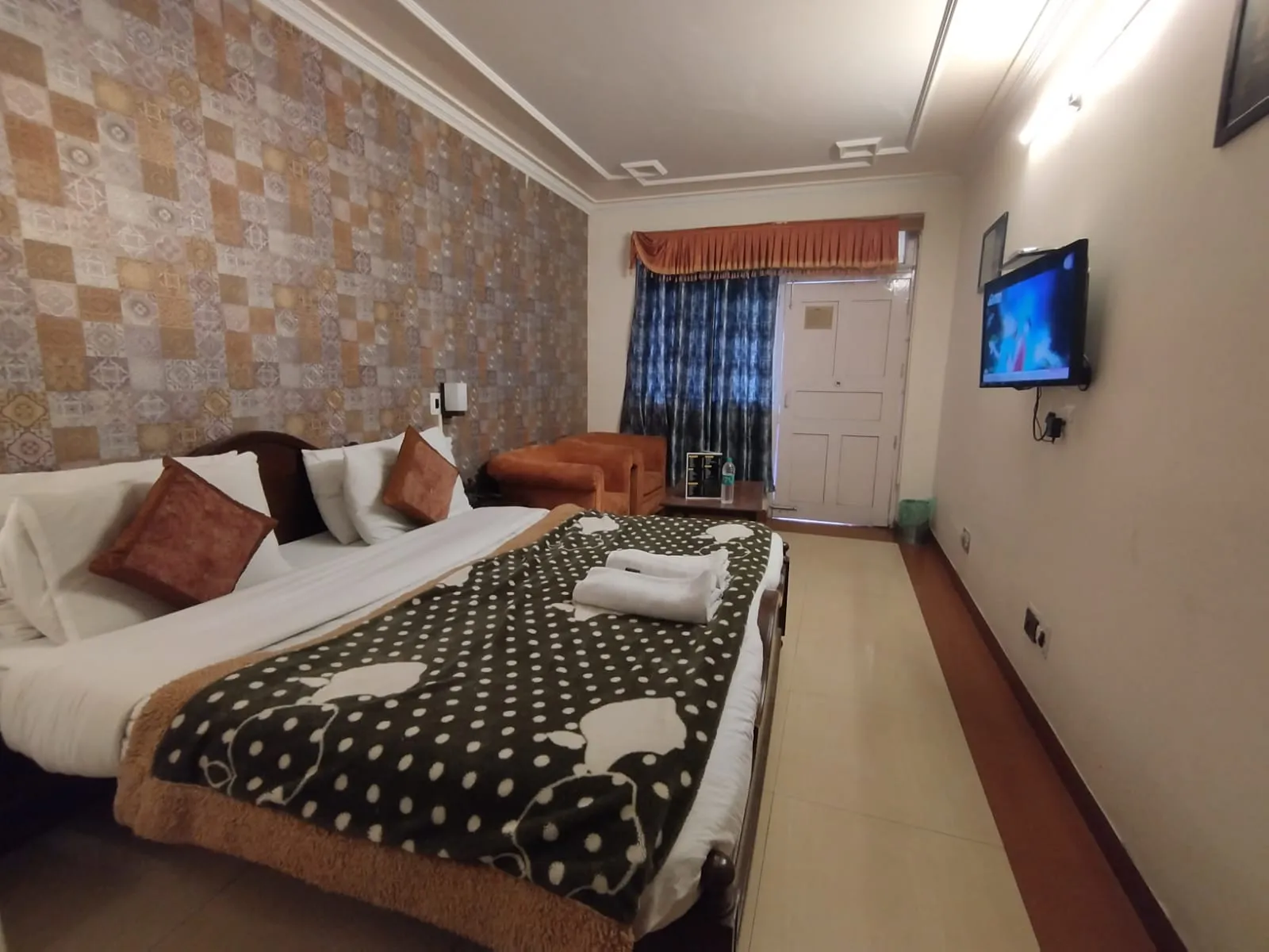 Hotel Aroma Nainital ( In house parking) Room
