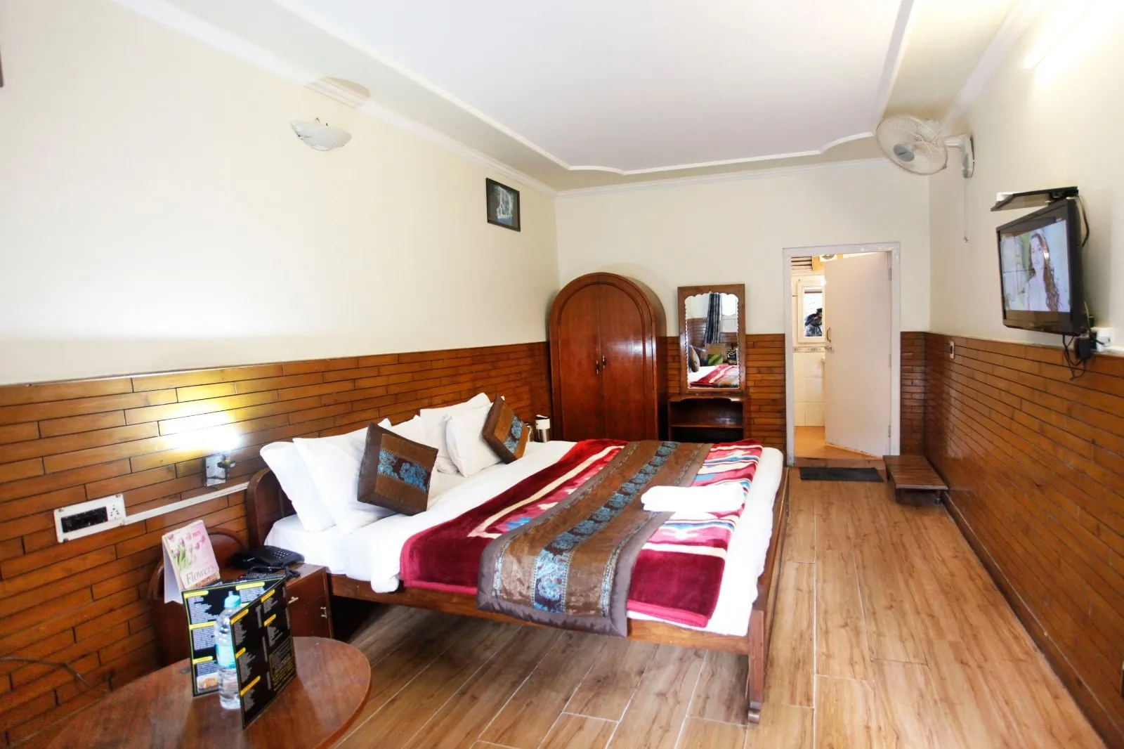 Hotel Aroma Nainital ( In house parking) Room