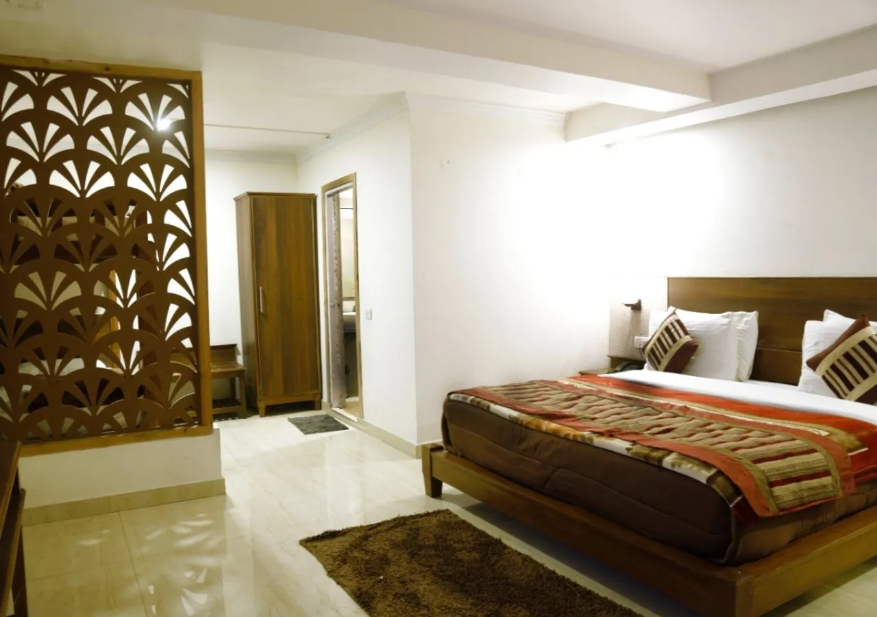 Hotel Aroma Nainital ( In house parking) Room