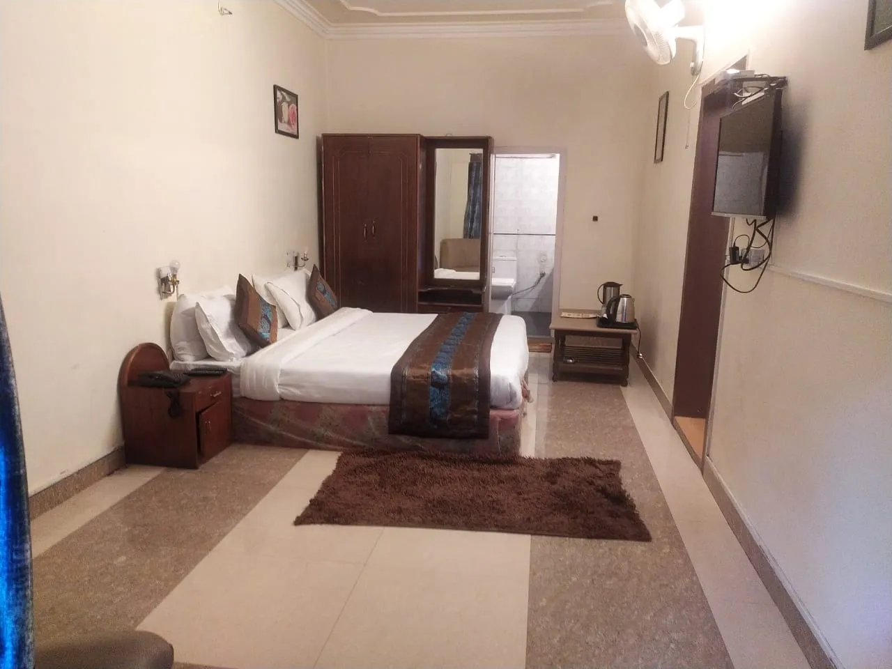 Hotel Aroma Nainital ( In house parking) Room